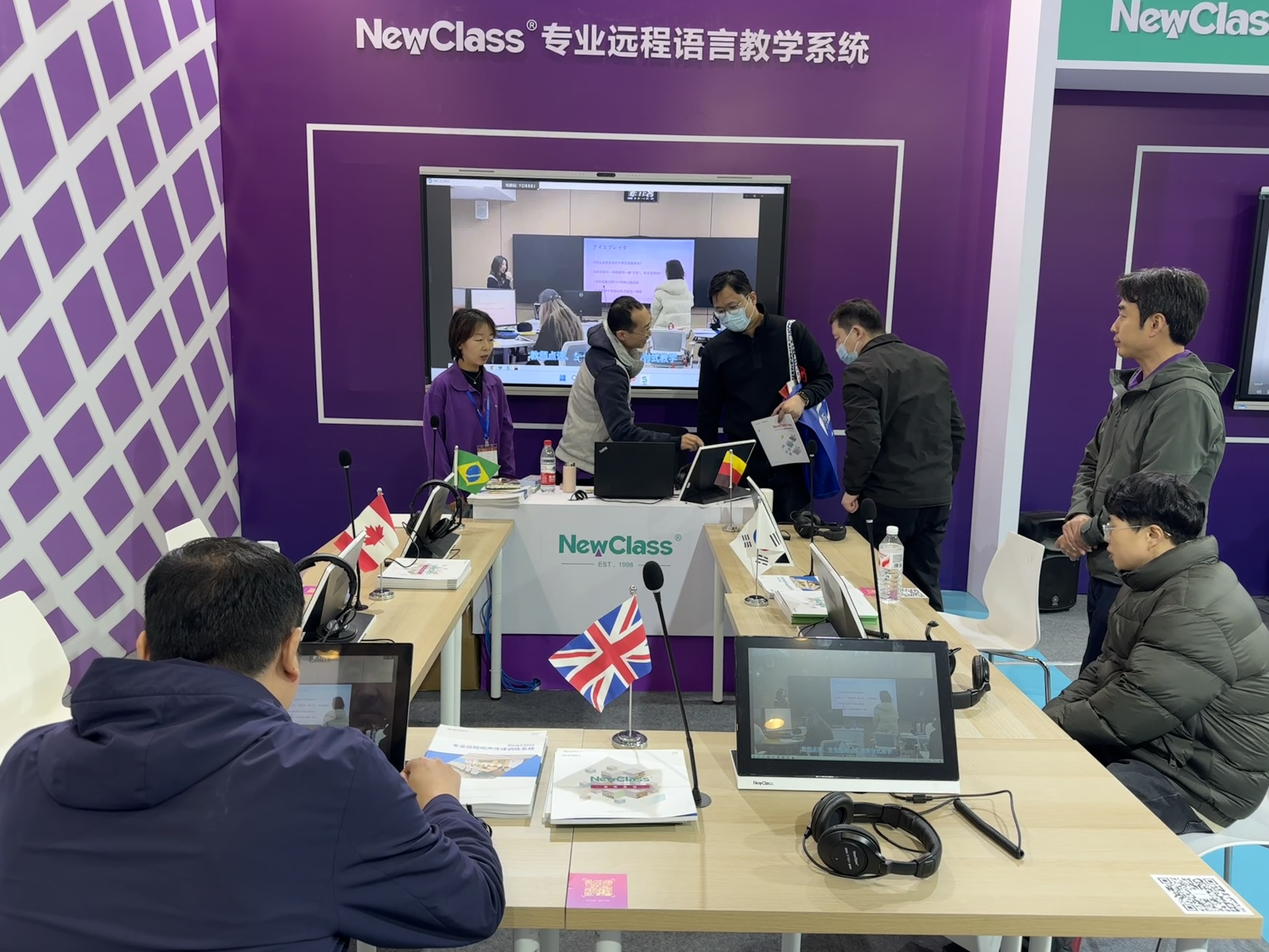 开云手机官方网站-开云中国 Hub本地化部署的视频会议教学系统闪耀北京教装展
